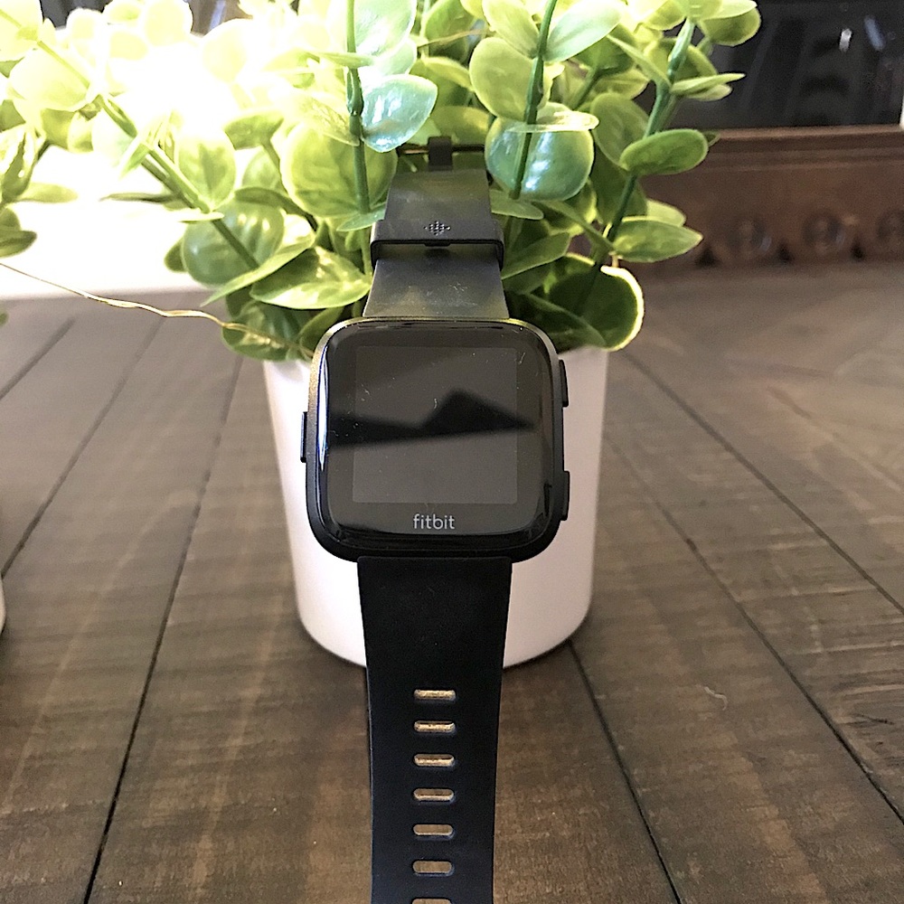 Black/Carbon Fitbit Versa 2 Smartwatch